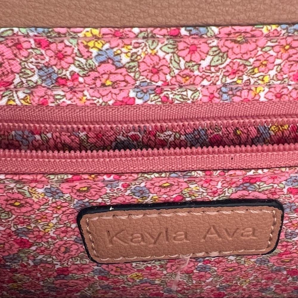 Chic Tan Crossbody Bag - Picture 5 of 5